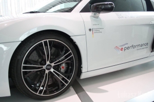 moto-audi095